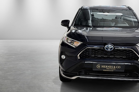 Toyota RAV4 4 of 30