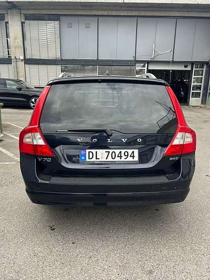Volvo V70 3 of 16