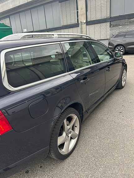 Volvo V70 4 of 16