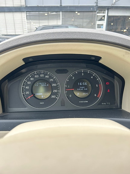 Volvo V70 13 of 16