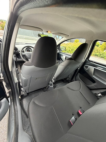 Toyota Aygo 10 of 13