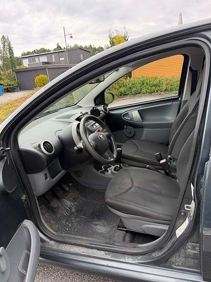 Toyota Aygo 8 of 13