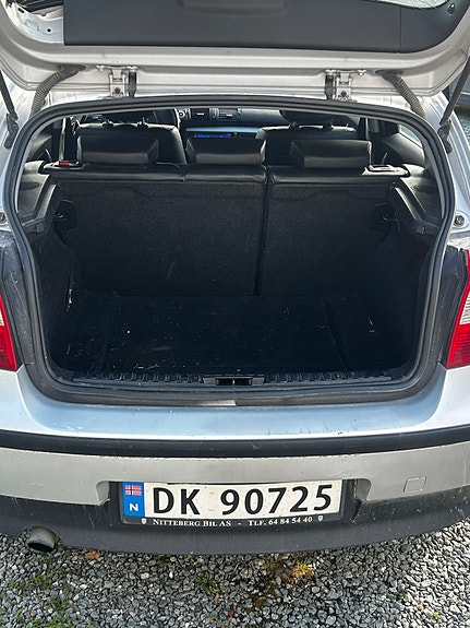 BMW 116i 4 of 5