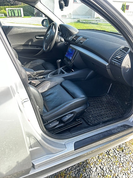BMW 116i 2 of 5