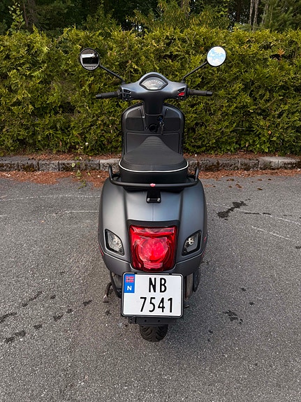 Vespa GTS 300 3 of 4