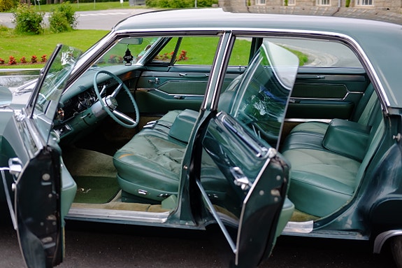 Cadillac Sedan DeVille 6 of 6