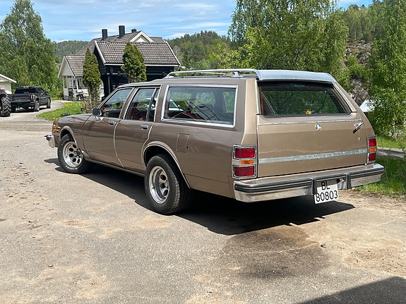 Buick Le Sabre 2 of 9