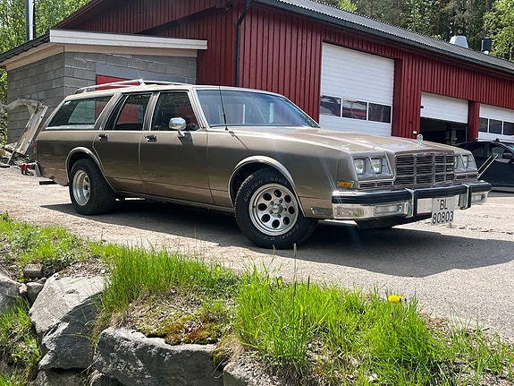 Buick Le Sabre 3 of 9