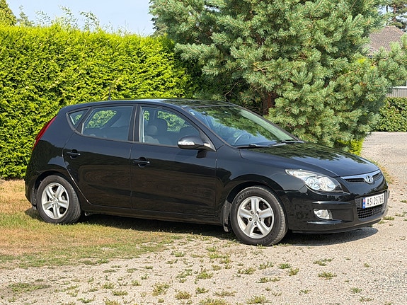 Hyundai i30 2 of 5