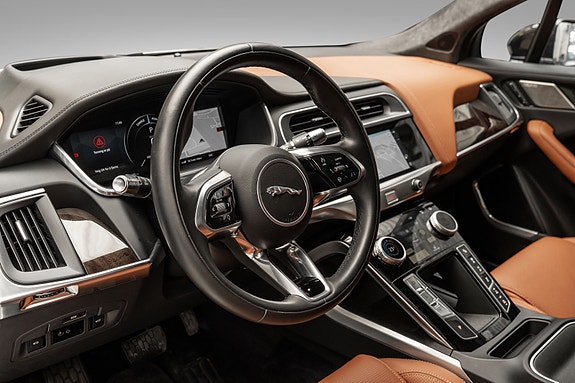 Jaguar I-PACE 10 of 30