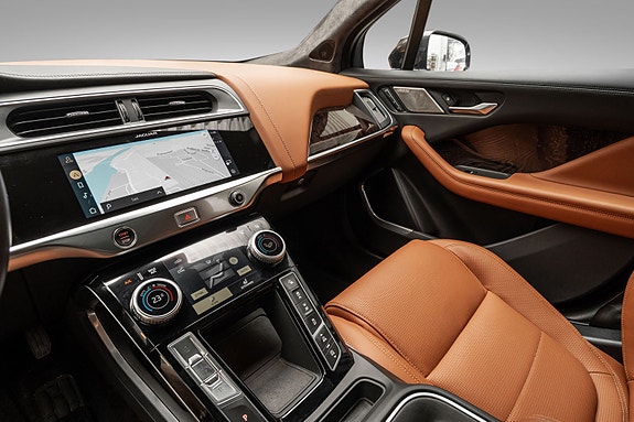 Jaguar I-PACE 12 of 30