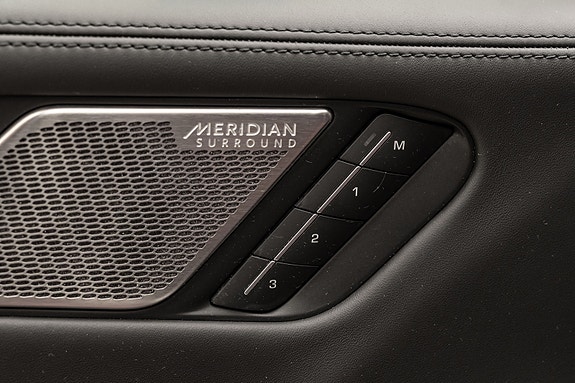 Jaguar I-PACE 17 of 30