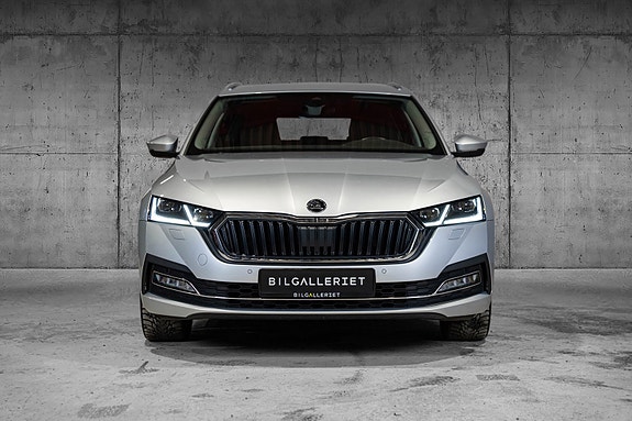 Skoda Octavia 2 of 5