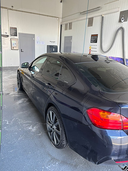 BMW 420d 3 of 5