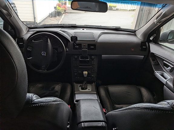 Volvo XC90 2 of 5