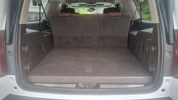 Chevrolet Suburban 9 of 18