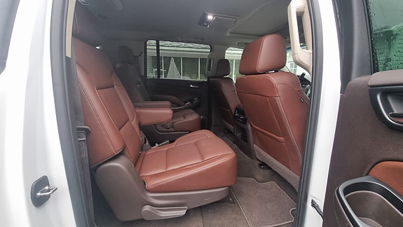 Chevrolet Suburban 6 of 18