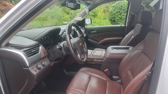 Chevrolet Suburban 5 of 18