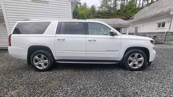 Chevrolet Suburban 2 of 18