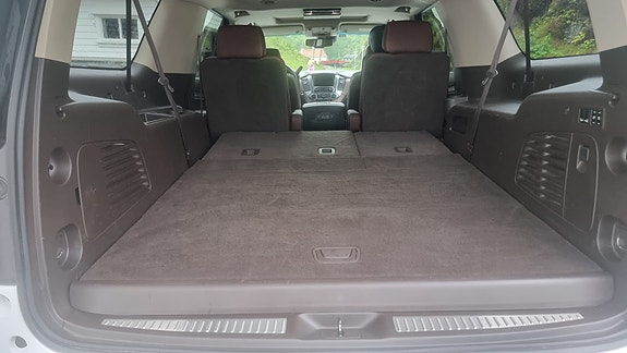 Chevrolet Suburban 8 of 18