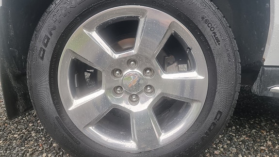 Chevrolet Suburban 13 of 18