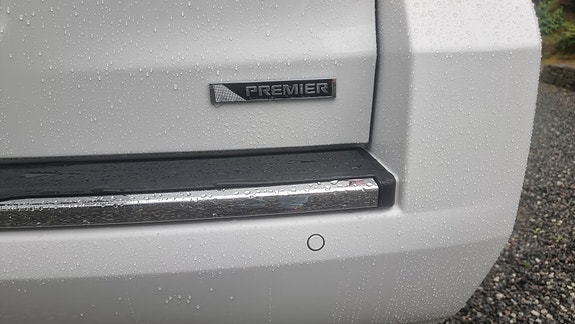Chevrolet Suburban 11 of 18