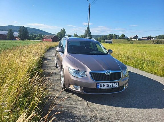 Skoda Superb 2 of 5