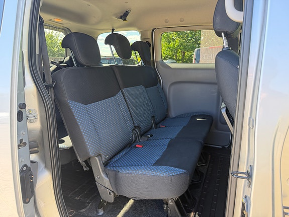 Nissan NV200 16 of 19