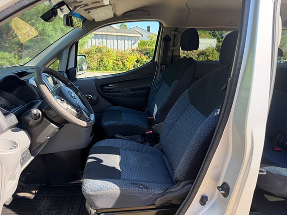 Nissan NV200 14 of 19