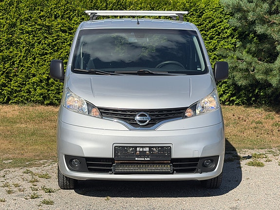 Nissan NV200 2 of 5