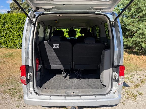 Nissan NV200 18 of 19