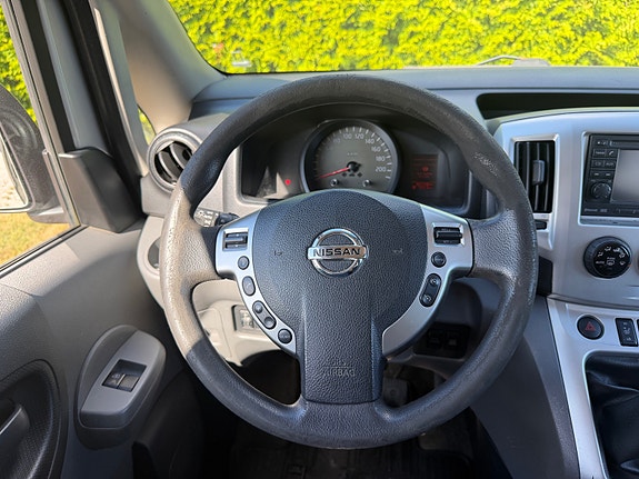Nissan NV200 8 of 19