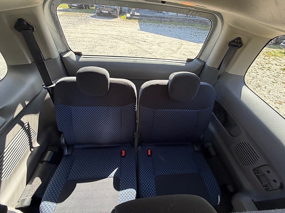 Nissan NV200 17 of 19