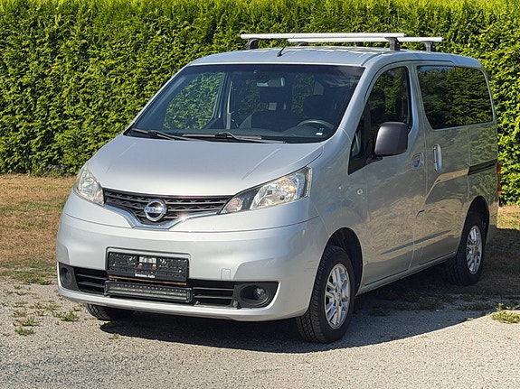 Nissan NV200 3 of 5