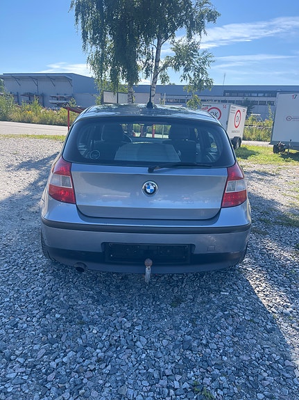 BMW 118i 4 of 5