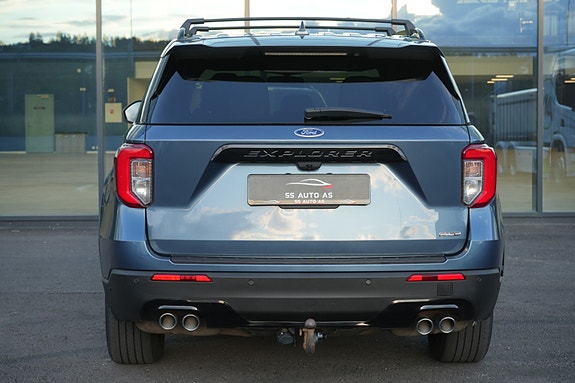 Ford Explorer 14 of 30