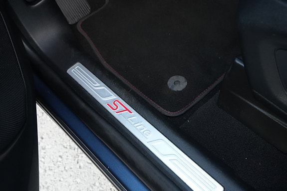 Ford Explorer 20 of 30