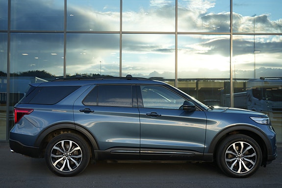 Ford Explorer 10 of 30