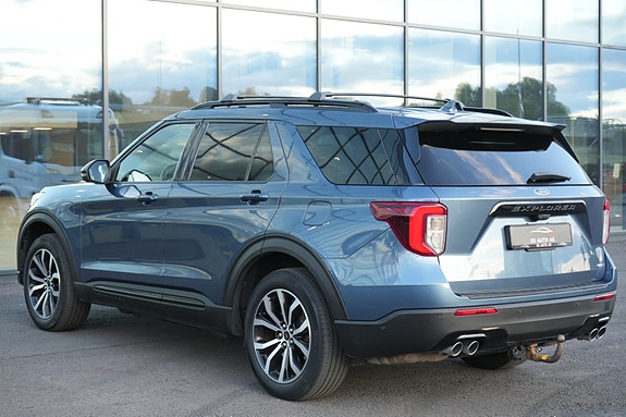 Ford Explorer 12 of 30