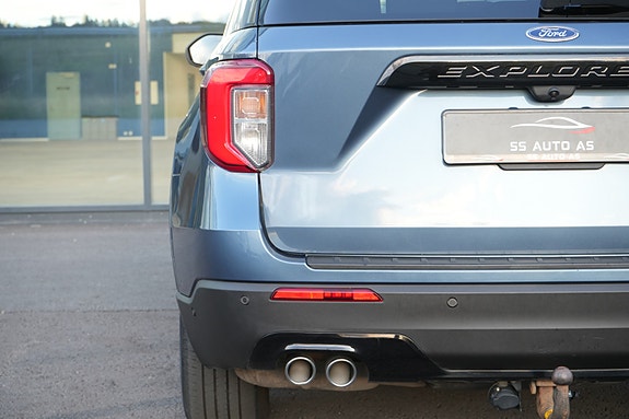 Ford Explorer 15 of 30