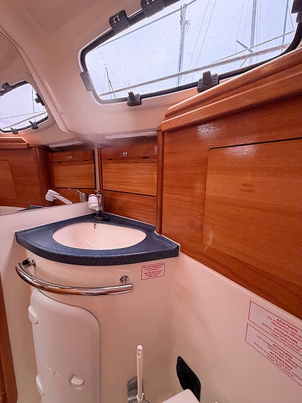 Bavaria 31 Cruiser 2008 | Velholdt | B&G | Autopilot | Dokumentert vedlikehold 28 of 30
