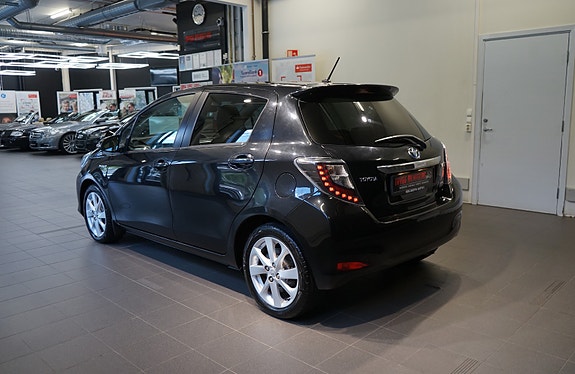 Toyota Yaris 5 of 30