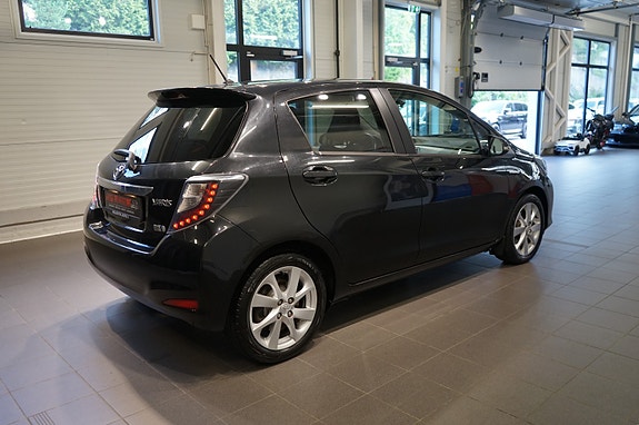 Toyota Yaris 10 of 30