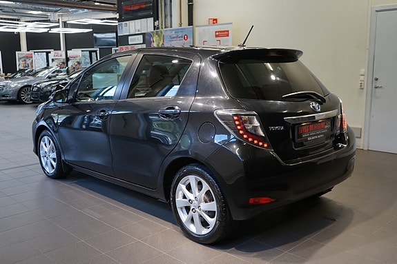 Toyota Yaris 4 of 30