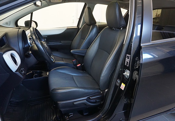 Toyota Yaris 30 of 30