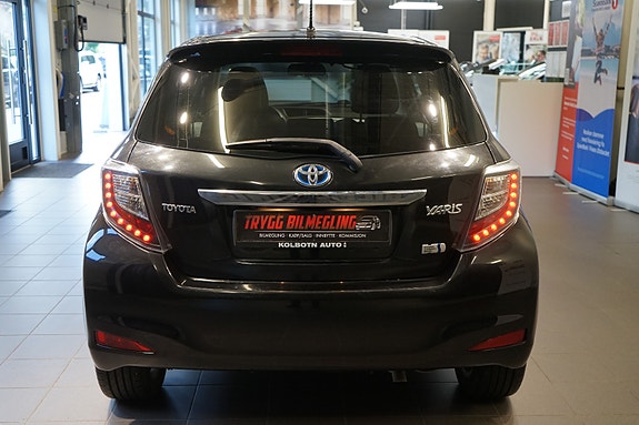 Toyota Yaris 6 of 30
