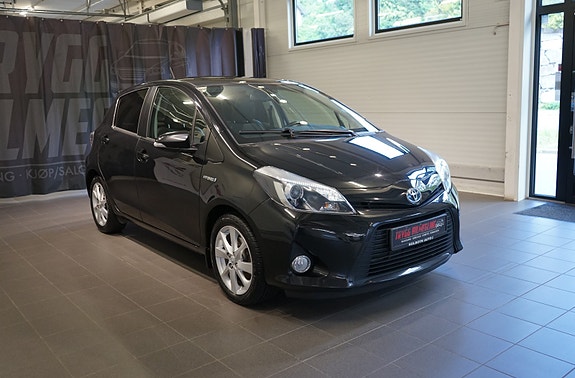 Toyota Yaris 12 of 30
