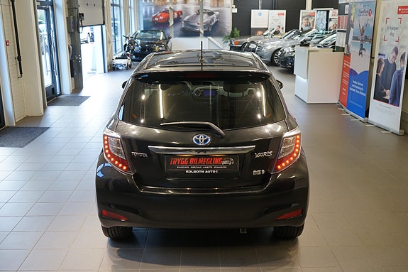 Toyota Yaris 7 of 30