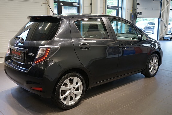 Toyota Yaris 9 of 30