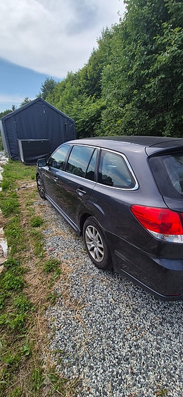 Subaru Legacy 5 of 6